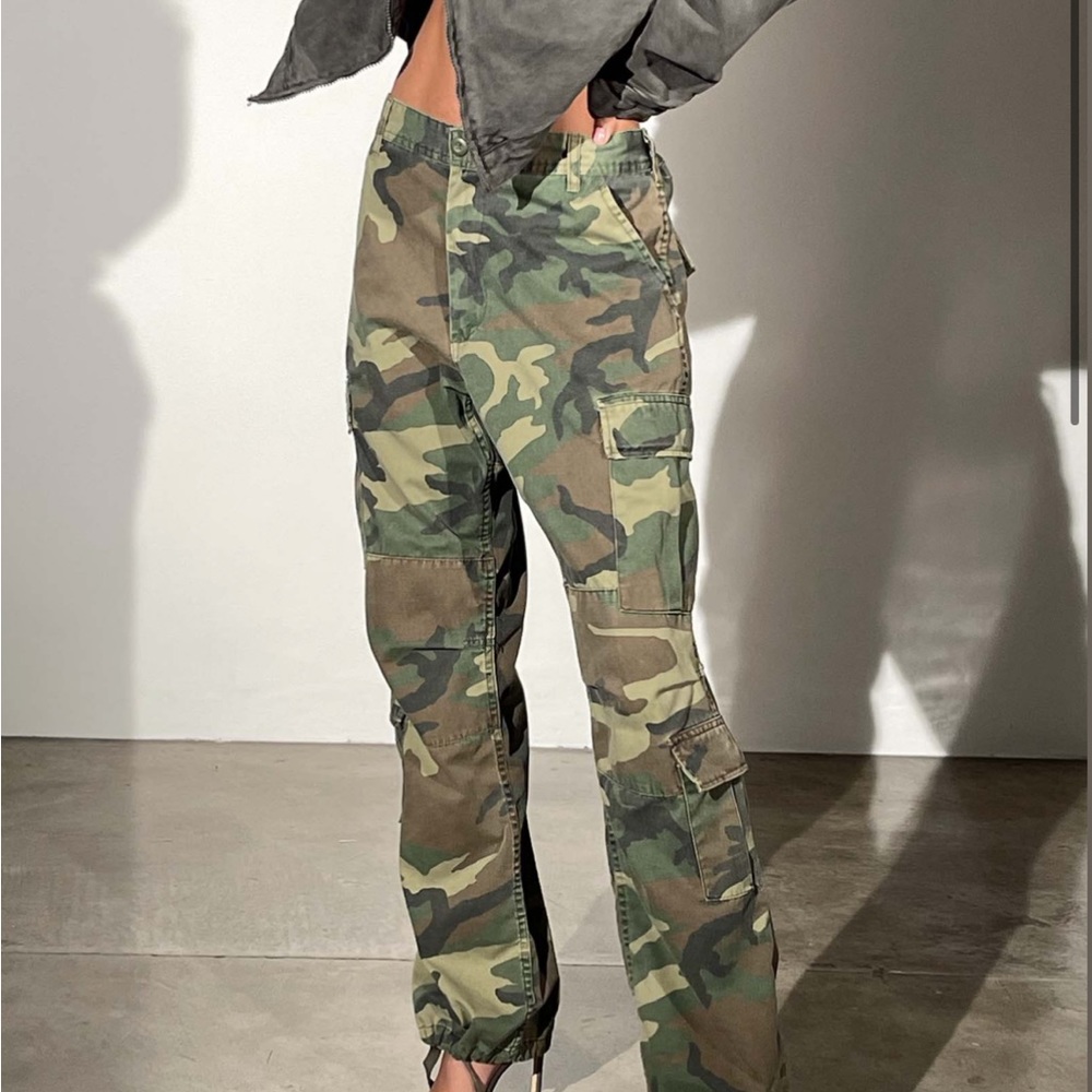 ISO ONLY Local European Le Camo Cargo
Pants S/M